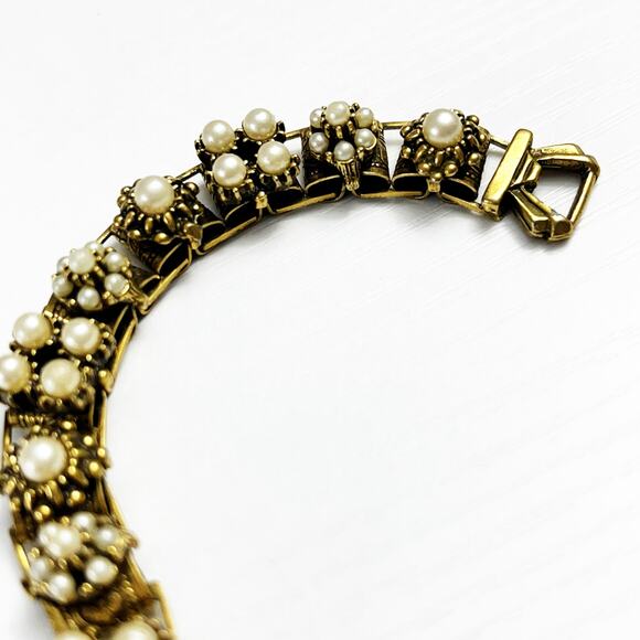 Vintage Gold & Faux Pearl Bracelet - Picture 3 of 7